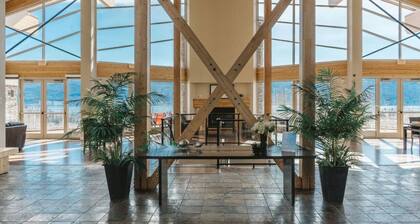 Copper Sky | 1 Bed with Hot Tub, Gym & Sauna