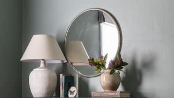 1 habitación, tabla de planchar con plancha, wifi y ropa de cama