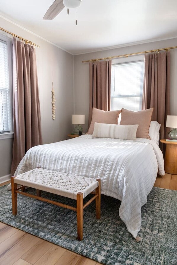 3 bedrooms, desk, iron/ironing board, free WiFi