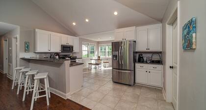 Serene 3BR Near Downtown, Fenced Yard, Pets OK