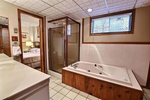 Shower, jetted bath, hair dryer, towels