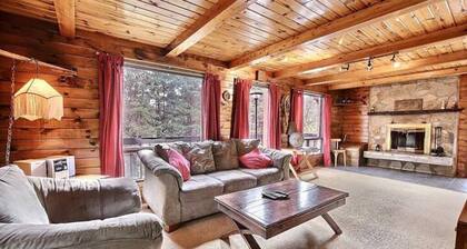 Cozy ski retreat surrounded by mountains. Family size house with all aminities.