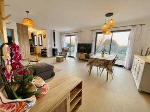 TV, books - Gîte Macy - Montauroux (MONTAUROUX)