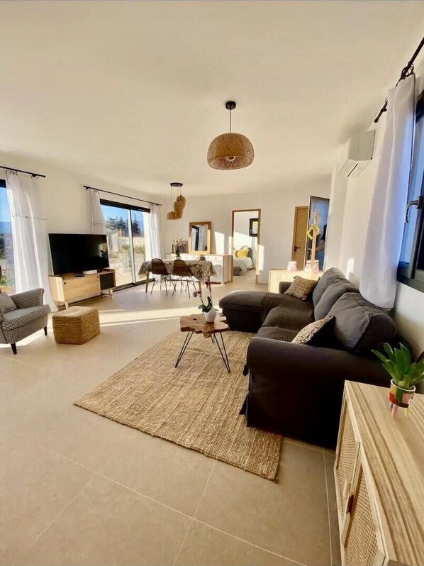 TV, books - Gîte Macy - Montauroux (MONTAUROUX)