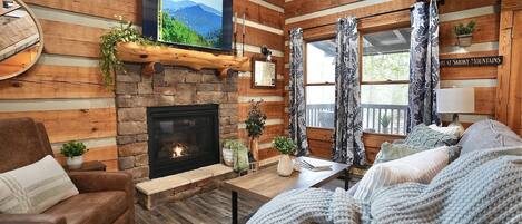 Smart-TV, Kamin, Videospiele, Tischfußball