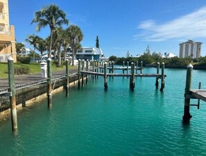 Marina - Canal front Comfort Dock slip available (Freeport)