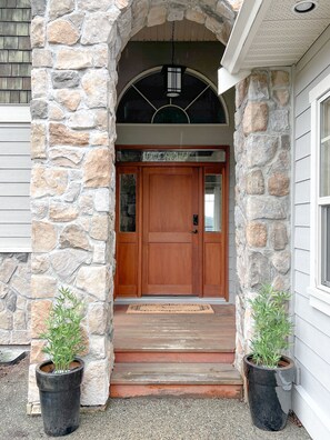 Exterior detail - Vista 18 - Beautiful home with views of the 18th fairway (Victoria)