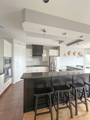 Private kitchen - Vista 18 - Beautiful home with views of the 18th fairway (Victoria)