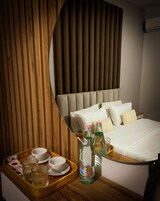 防过敏的被褥、迷你吧、办公桌、笔记本电脑工作区