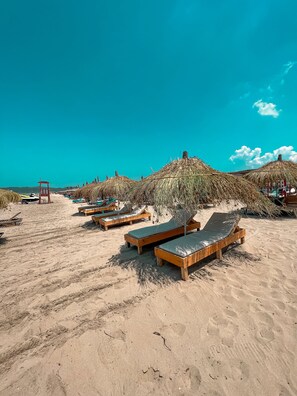 Private beach, beach massages, beach volleyball, 2 beach bars - Aromë Natyre by AlaraFarm (Ishëm)