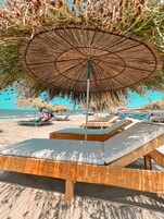 Playa privada, masajes en la playa, vóleibol de playa