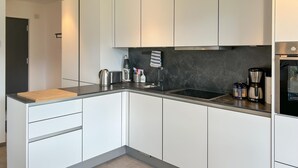 Kaffetrakter/tekoker, kjøleskap, mikrobølgeovn og oppvaskmaskin