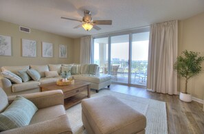 TV - 4 BR Barefoot Resort Waterfront Retreat: Yacht Club Villas (North Myrtle Beach)
