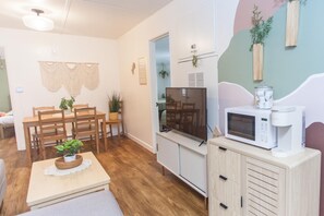 Interior - Cozy Guesthouse Close to Parks, 20 min to U of O , 8 min to Airport  (Eugene)