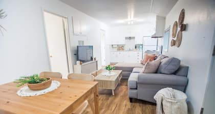 Cozy Guesthouse Close to Parks, 20 min to U of O , 8 min to Airport