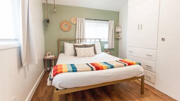 2 slaapkamers, een strijkplank/strijkijzer, gratis wifi, beddengoed
