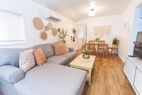 Cozy Guesthouse Close to Parks, 20 min to U of O , 8 min to Airport 