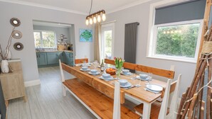 Dining - Morningside (Totland Bay)