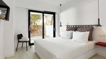 Bungalow Deluxe, piscina privada, vistas al patio | Sábanas de algodón egipcio y ropa de cama de alta calidad