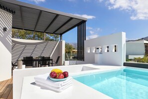 Relax by the pool surrounded by a minimalist design and a selection of fresh fruits.
