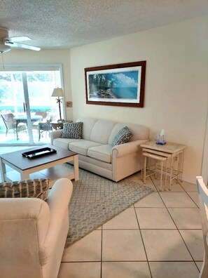 Smart TV - Beachside Ground-Floor Getaway!
Tons of amenities and a short walk to the beach! (New Smyrna Beach)