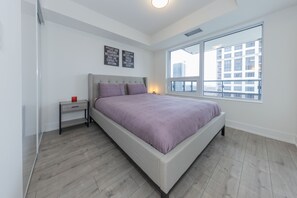 2 soverom, skrivebord, strykejern/-brett og wi-fi (inkludert)