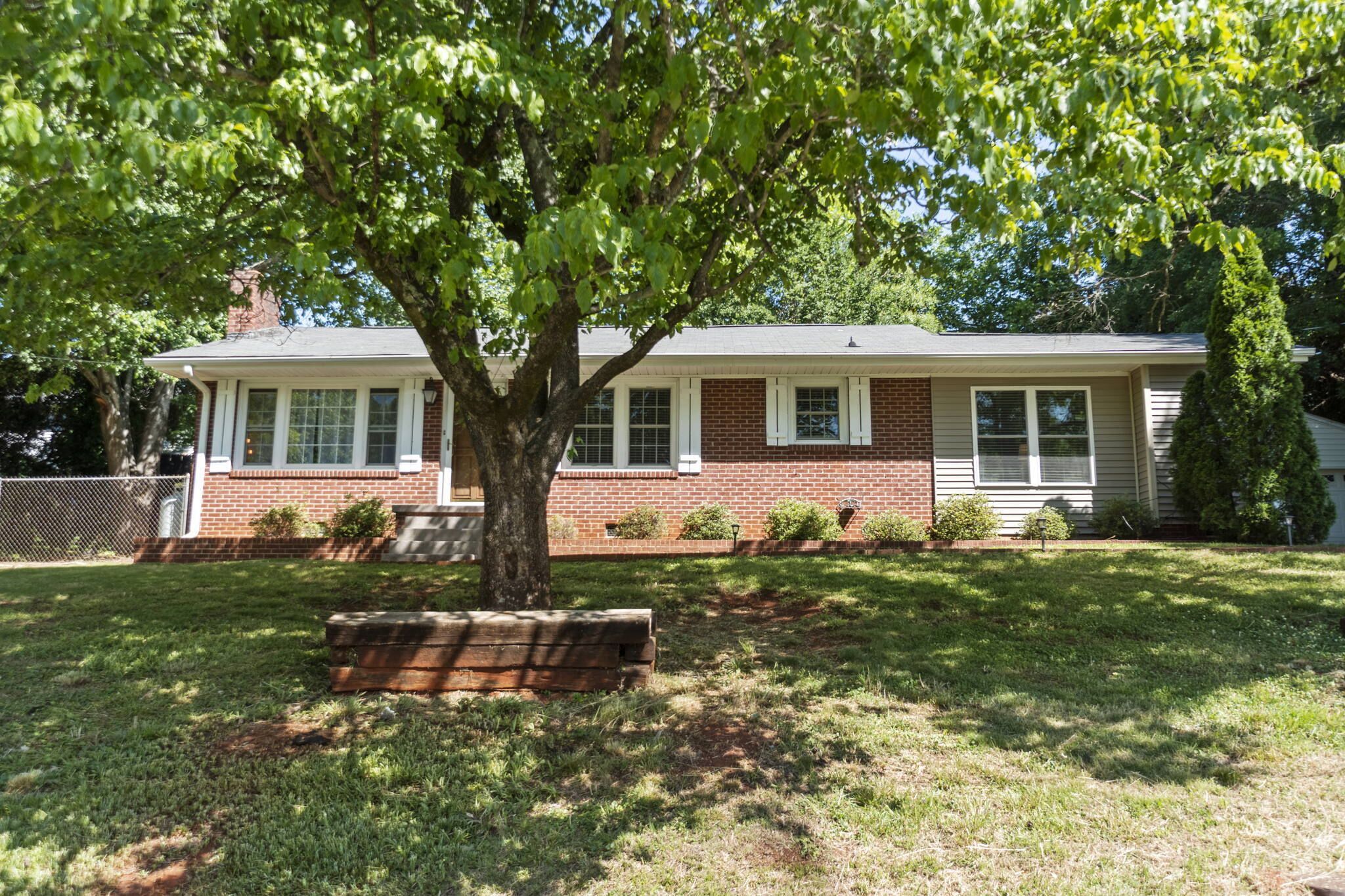 3BR Cherrydale Retreat Pet-Friendly Near Downtown