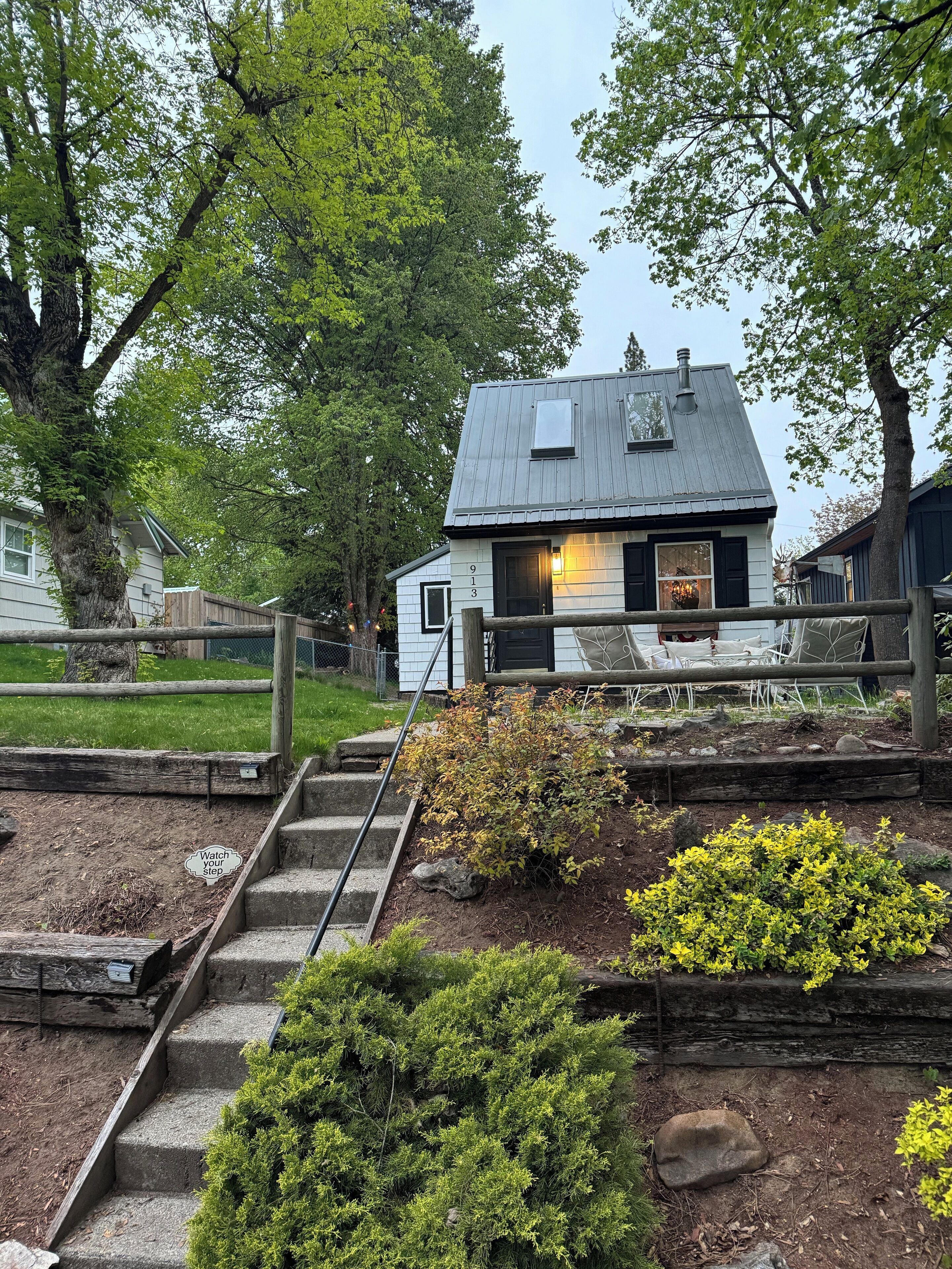 Cozy vintage charmer nestled in historical Garden District of Coeur d’Alene!