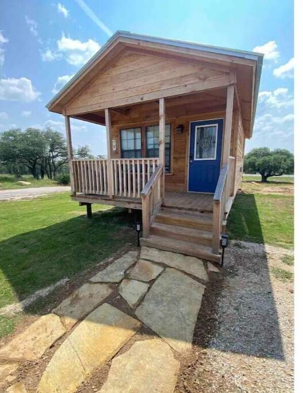 Exterior - Silver Dollar Winery Bluebonnet (Johnson City)