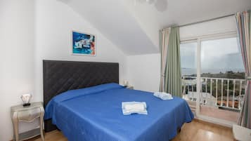 Luxury Apartment, Balcony, Sea View | Living area