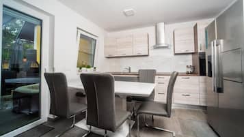 Fridge, microwave, oven, dishwasher