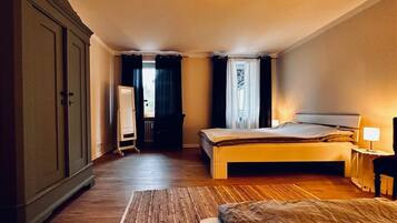 2 quartos, escrivaninha, ferros/tábuas de passar roupa, Wi-Fi