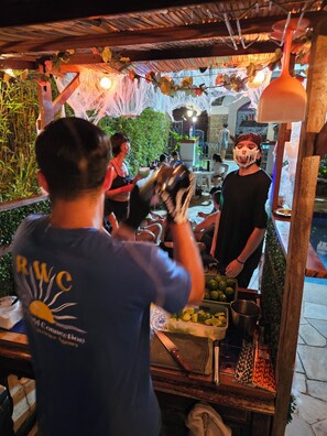 Dormitorio compartido estándar, dormitorio mixto | Zona de estar