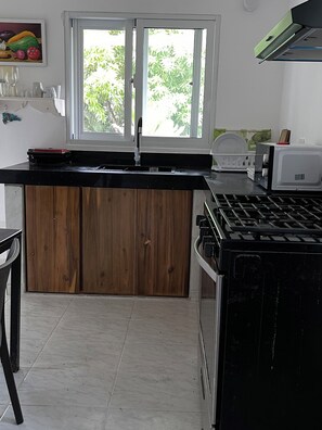 Refrigerador, microondas, horno y lavavajillas