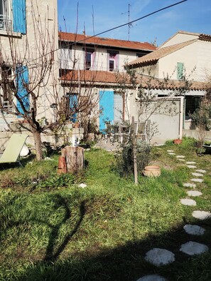Property grounds - Studio Avec Jardin Arboré, 10 Minutes de la Gare et Commerces, Idéalement Situé (Avignon)