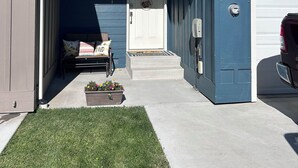 A two-story house with a front door, a bench with pillows, and a mailbox. - New 2 BR Townhouse in the Heart of Wenatchee. Great for Families, pet friendly. (Wenatchee)