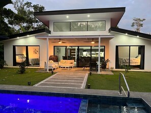 Pool - Oasis in Uvita with salt water pool Wi-Fi A/C, minutes from town and the beach! (Uvita)