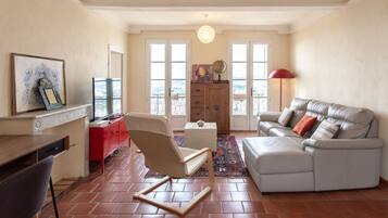 Télévision, table de tennis de table