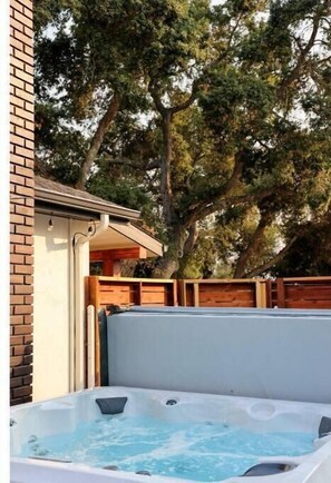 Baignoire à remous extérieure