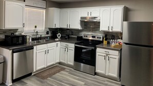 Unclassified image, 2 of 35, button - Cozy Family Home, Owners Suite near I-675, I-75 & I-285, I-20 & Atlanta airport (Ellenwood)