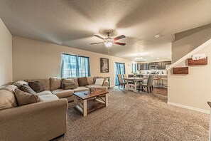 Smart TV - •Lamine Elegance Drive• FreeWine, GameRoom & HotTub (Colorado Springs)