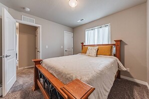 3 bedrooms, iron/ironing board, free WiFi, bed sheets
