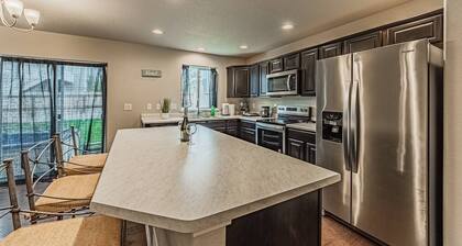 •Lamine Elegance Drive• FreeWine, GameRoom & HotTub