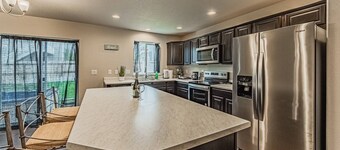 •Lamine Elegance Drive• FreeWine, GameRoom & HotTub