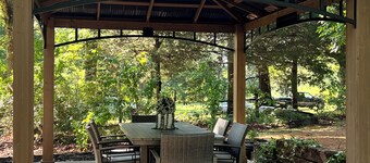 Cozy retreat just 1 mile from the Fine Creek Brewery & eclectic wedding venue.