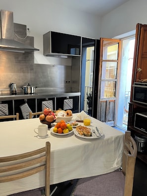Dining - Large Historical Home with A/C 4 Beds 2.5 Bath Old City Center Walk Everywhere (Cádiz)