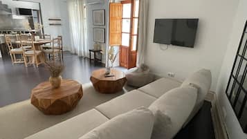 Una Smart TV, libros