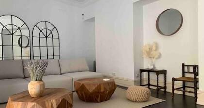 Large Historical Home with A/C 4 Beds 2.5 Bath Old City Center Walk Everywhere