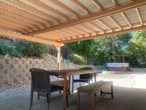 Outdoor dining - Cozy 5BR Ranch Home with Hot Tub in Quiet Folsom Neighborhood (Folsom)