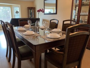 Dining - Cozy 5BR Ranch Home with Hot Tub in Quiet Folsom Neighborhood (Folsom)